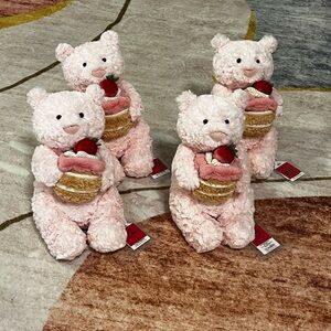 Jellycat Beijing LEOLA BEAR WITH STRAWBERRY CAKE